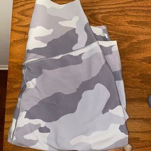 Aerie OFFLINE Real Me Jogger. Gray camo. Size small